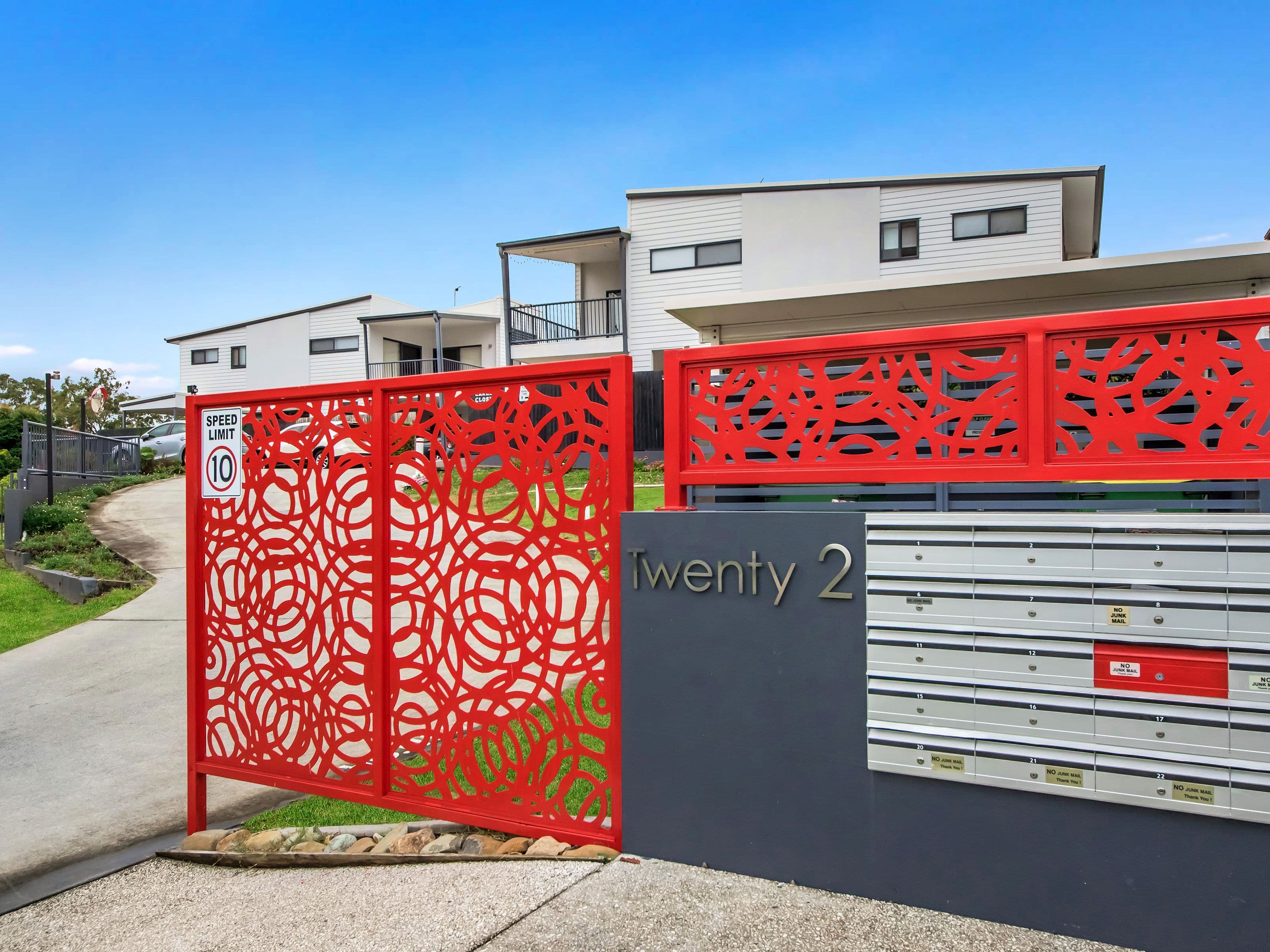 22 Careel Close, Helensvale QLD 4212, Helensvale - Thumbnail 2