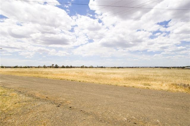 18 Eaton Court, CHARTWELL VIC 3030, Chartwell - Thumbnail 2