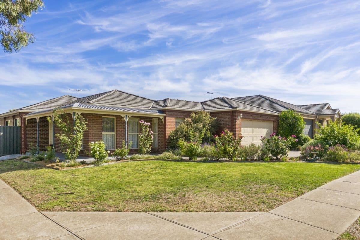 1 Manifera Close, Manor Lakes VIC 3024, Manor Lakes - Image 1