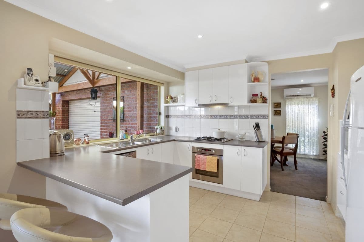 1 Manifera Close, Manor Lakes VIC 3024, Manor Lakes - Thumbnail 5