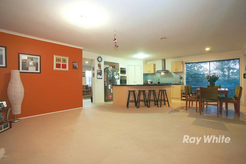 1 Furze Court, CRANBOURNE WEST VIC 3977, Cranbourne West - Thumbnail 2