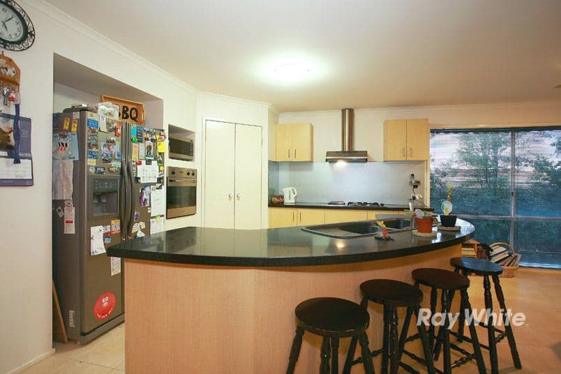 1 Furze Court, CRANBOURNE WEST VIC 3977, Cranbourne West - Thumbnail 3