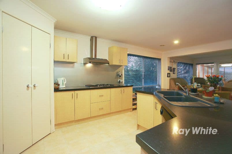 1 Furze Court, CRANBOURNE WEST VIC 3977, Cranbourne West - Thumbnail 4