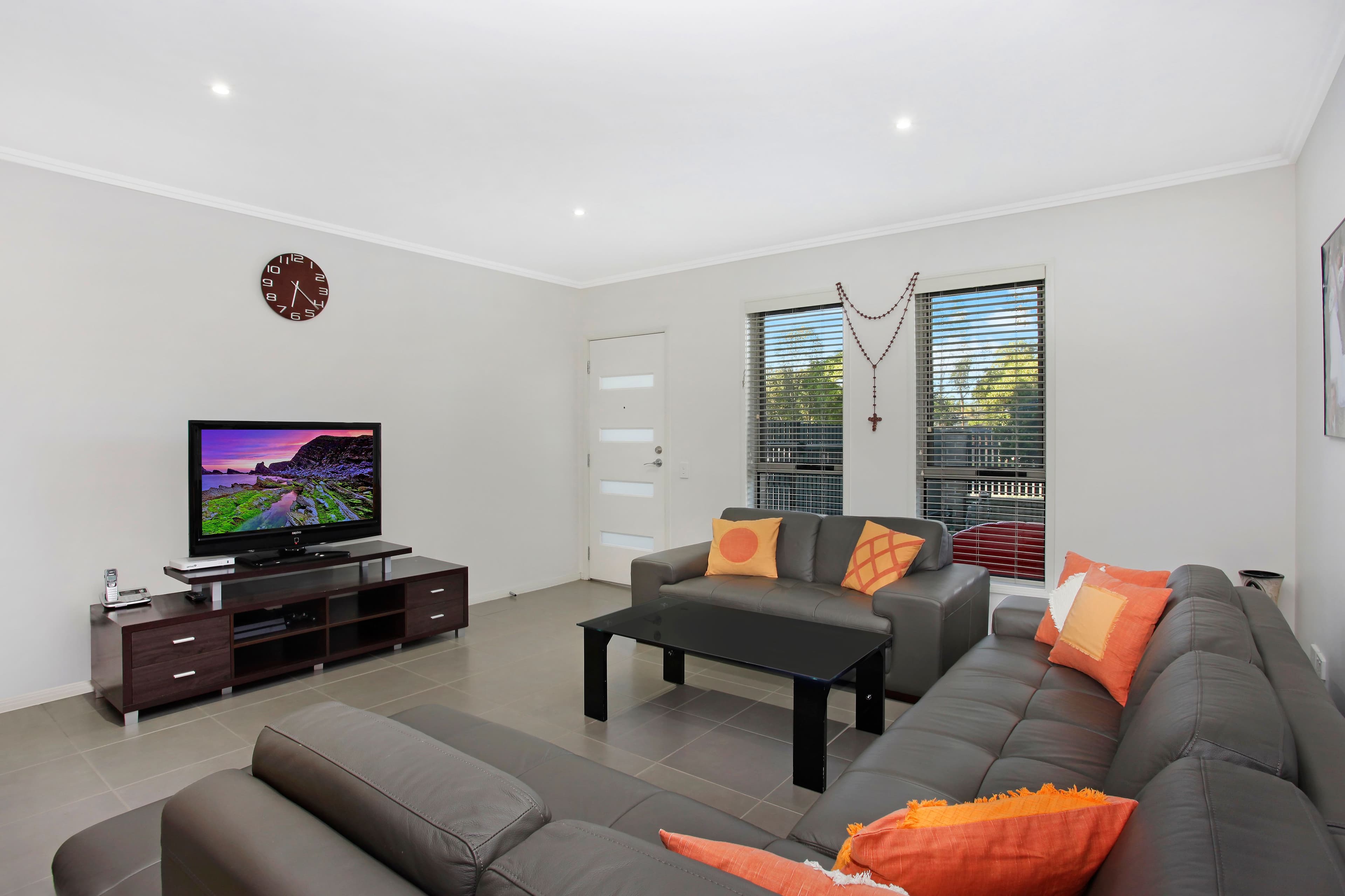 126 Edensor Road, Bonnyrigg - Thumbnail 2