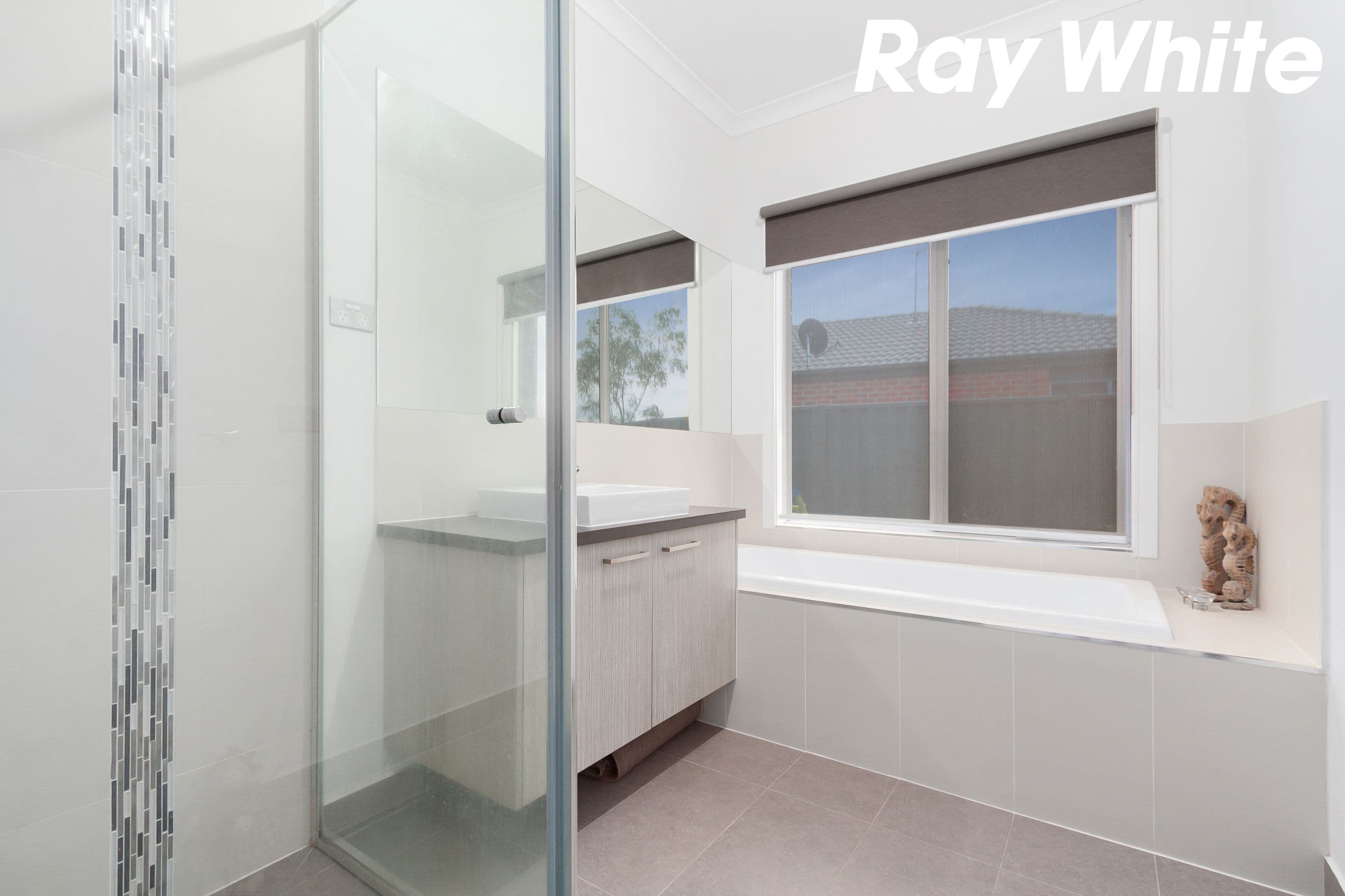 4 Illawarra Way, Pakenham VIC 3810, Pakenham - Thumbnail 6