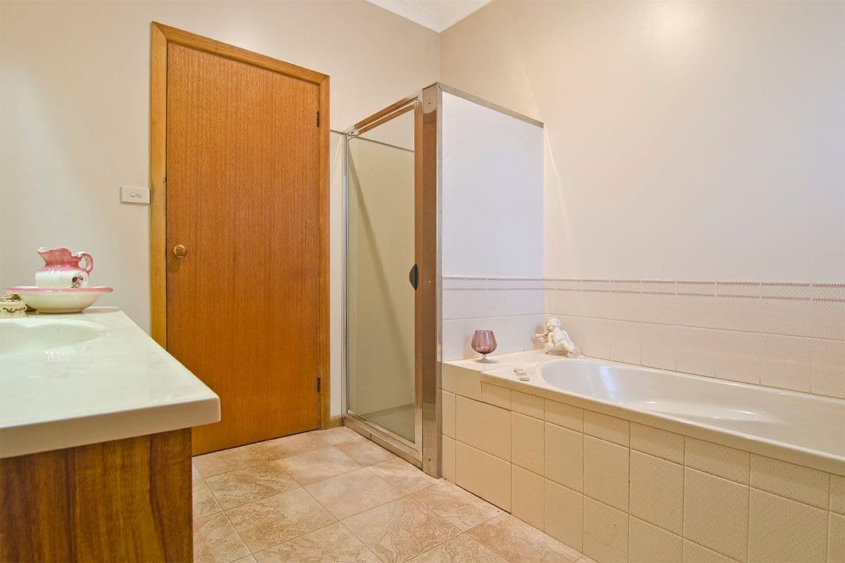 2 Emma Avenue, Warrnambool VIC 3280, Warrnambool - Thumbnail 6