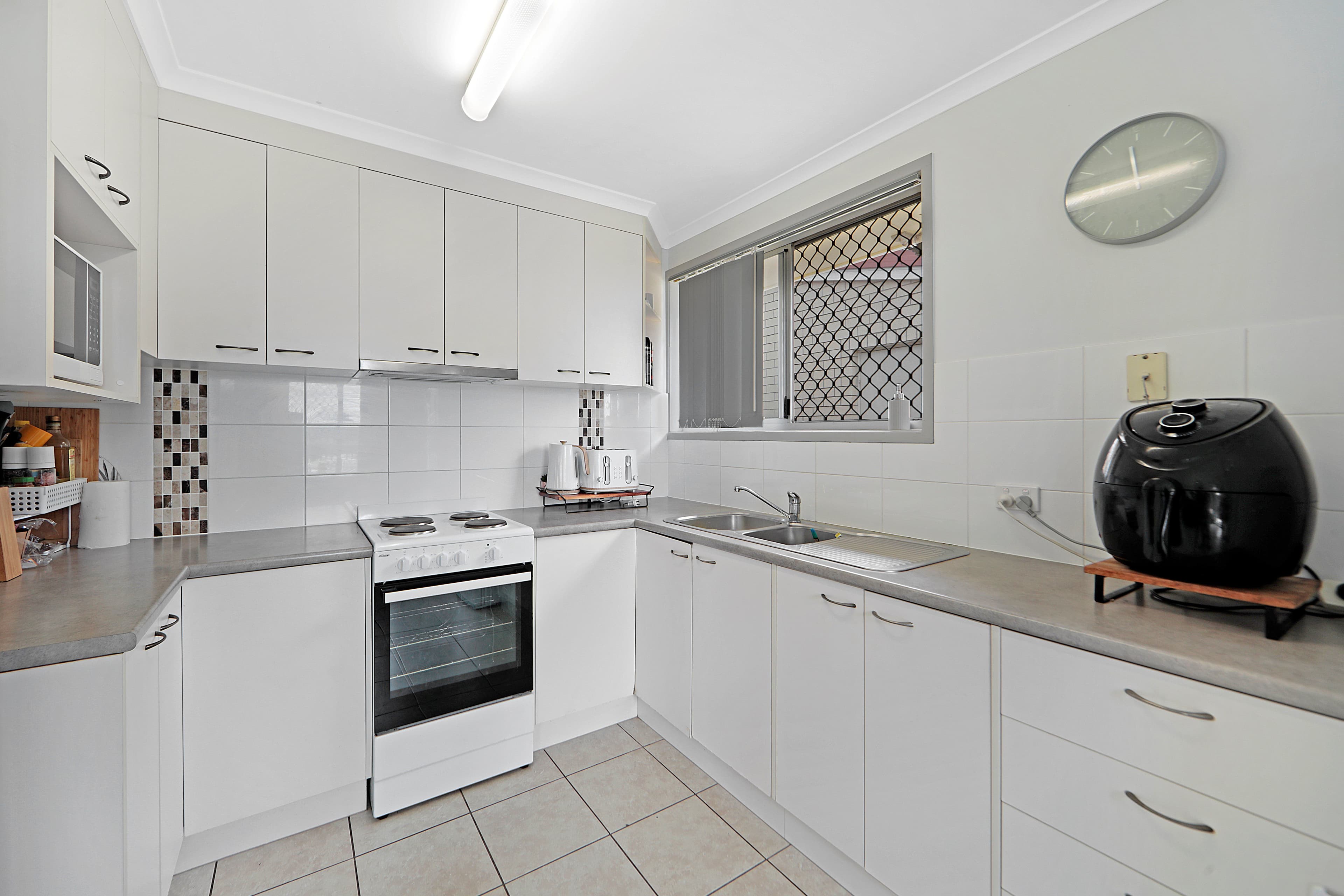 14 Jensen Street, Avenell Heights QLD 4670, Avenell Heights - Thumbnail 2