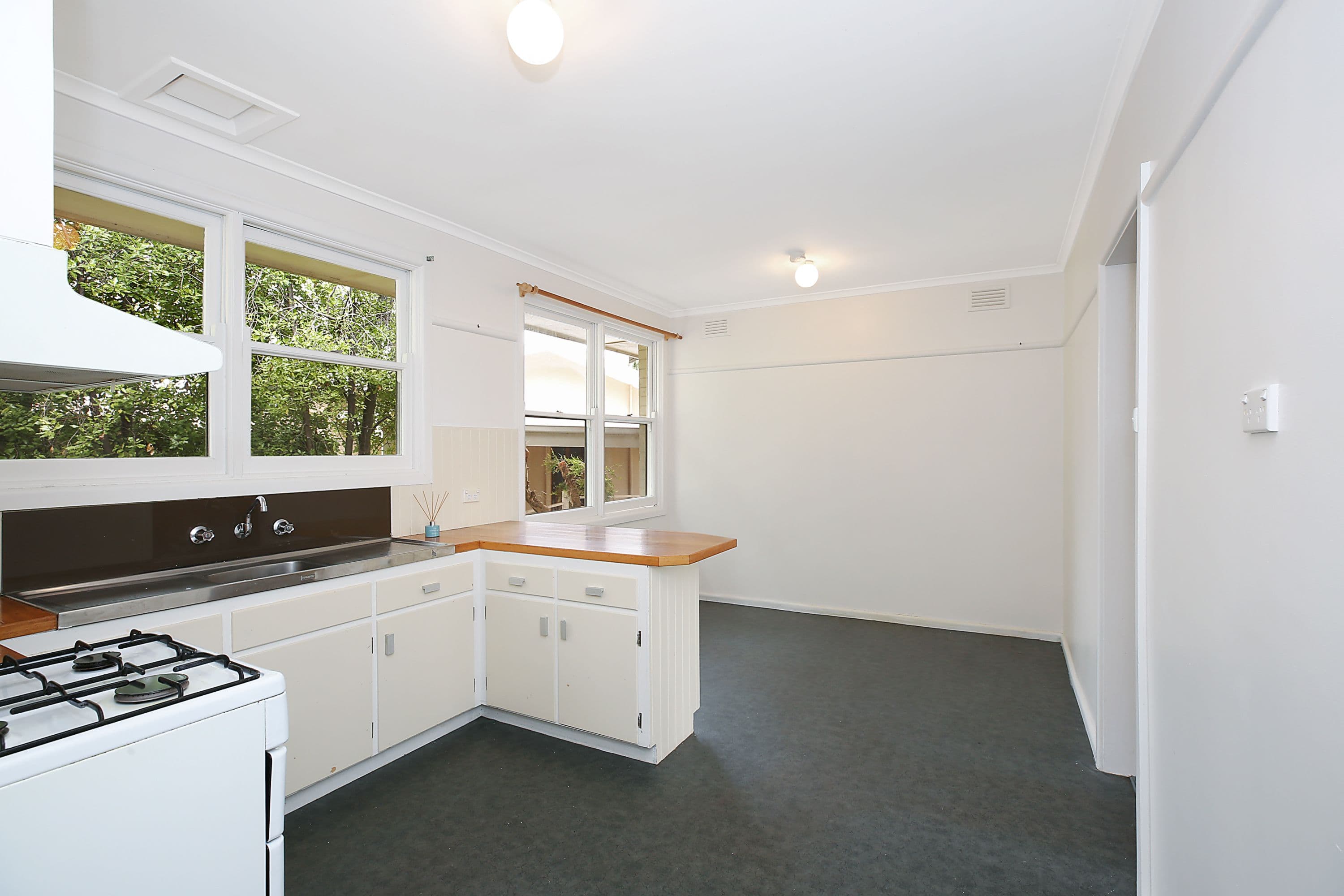 31 Talbot Street, Camperdown VIC 3260, Camperdown - Thumbnail 2