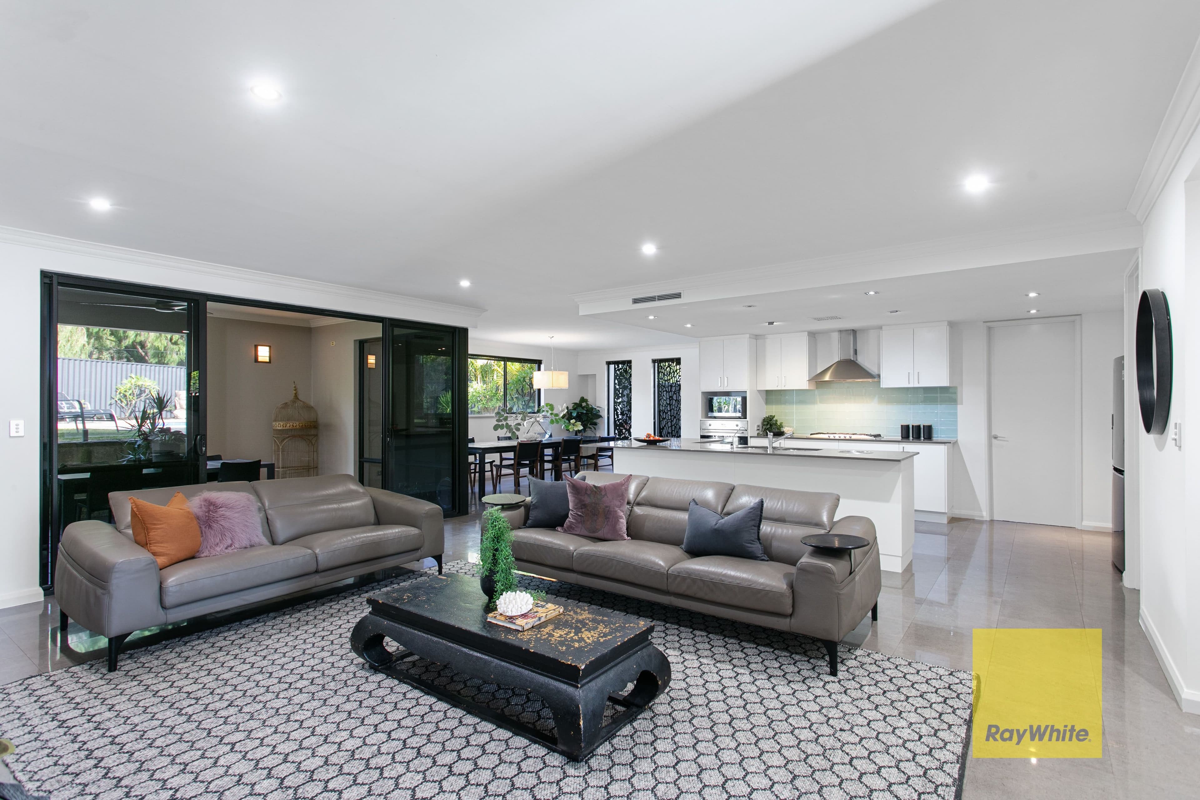 33 Erneton Street, Newmarket - Thumbnail 2