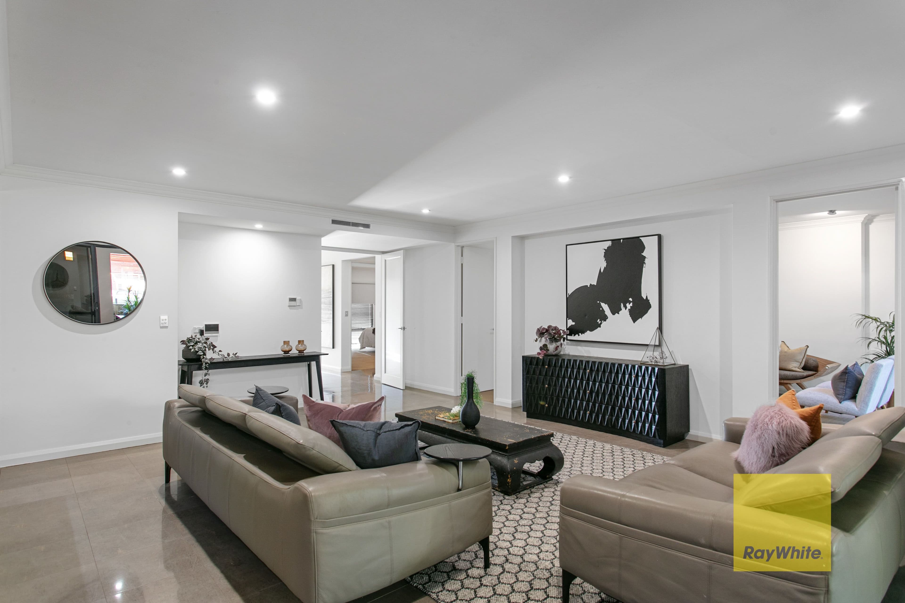 33 Erneton Street, Newmarket - Thumbnail 3