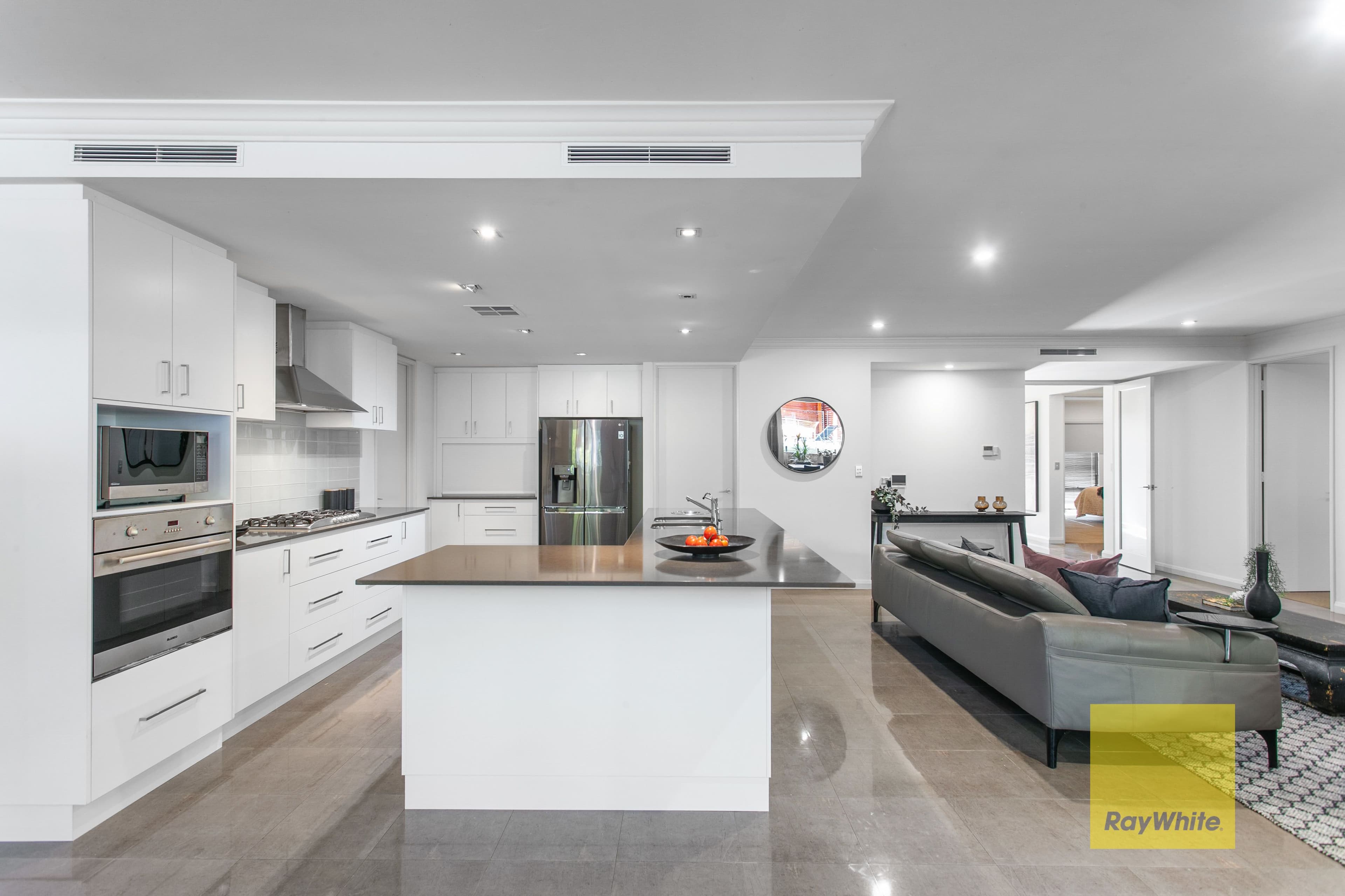 33 Erneton Street, Newmarket - Thumbnail 4