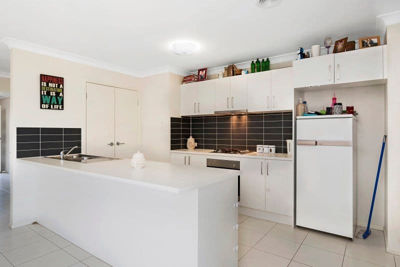 24 Caulfield Drive, Ascot VIC 3551, Ascot - Thumbnail 2