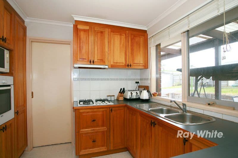 4 Nesbit Court, CRANBOURNE NORTH VIC 3977, Cranbourne North - Thumbnail 2