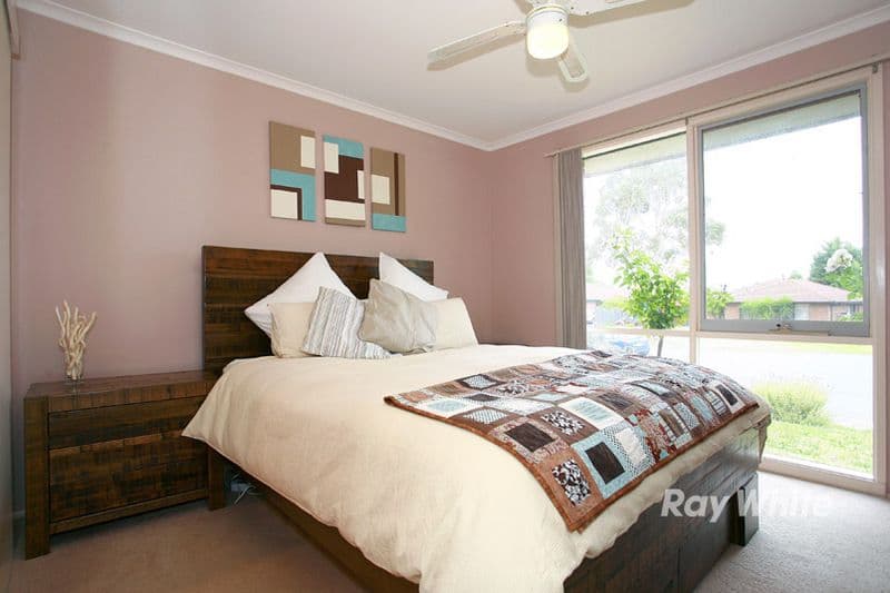 4 Nesbit Court, CRANBOURNE NORTH VIC 3977, Cranbourne North - Thumbnail 3