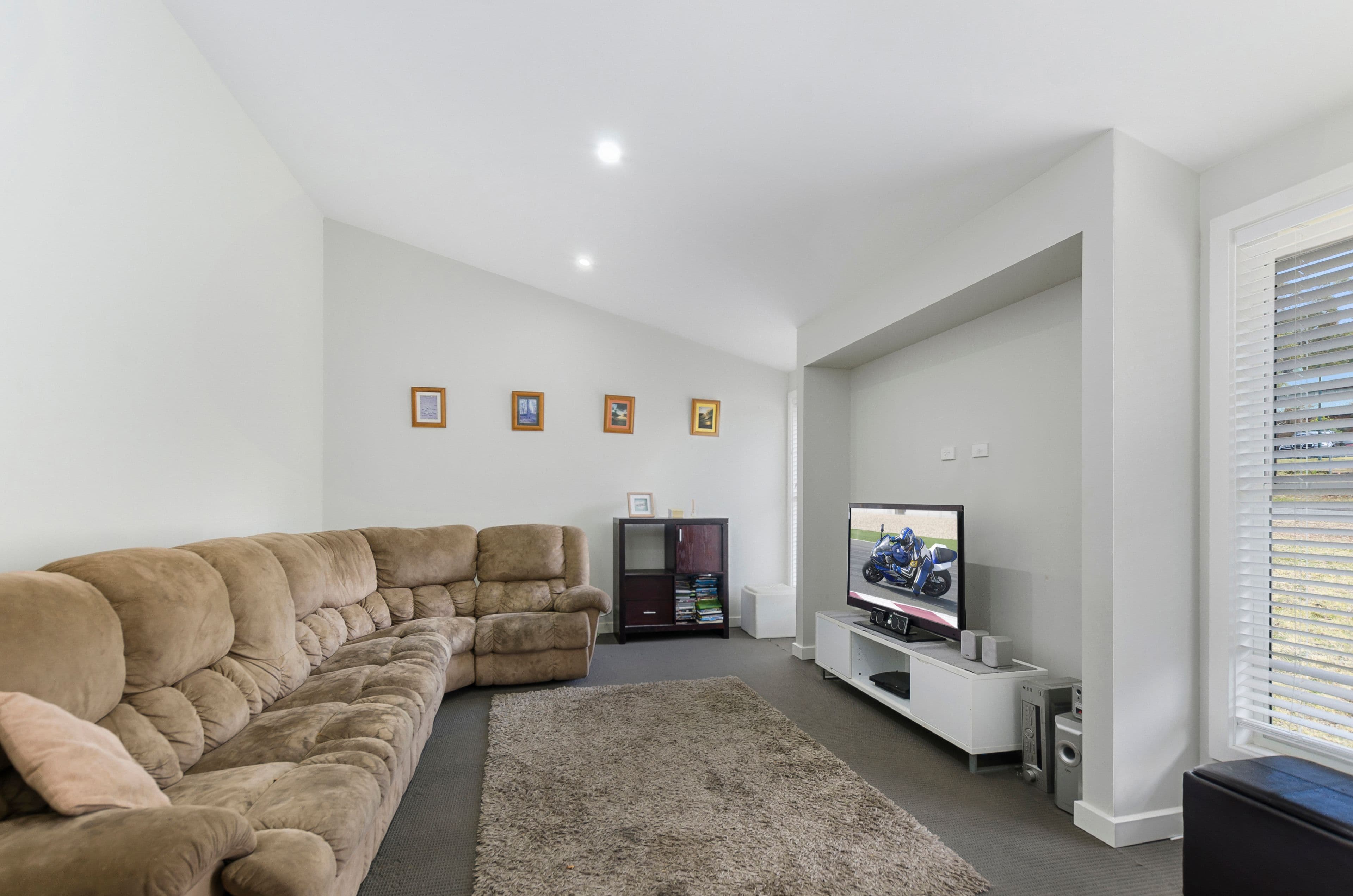 10 Madeline Street, Hill Top - Thumbnail 3