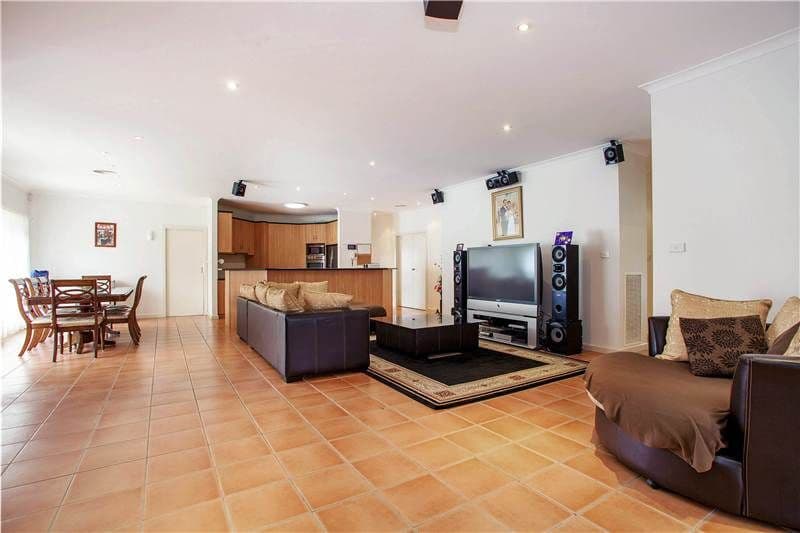 8 Nolan Place, LOVELY BANKS VIC 3221, Lovely Banks - Thumbnail 2