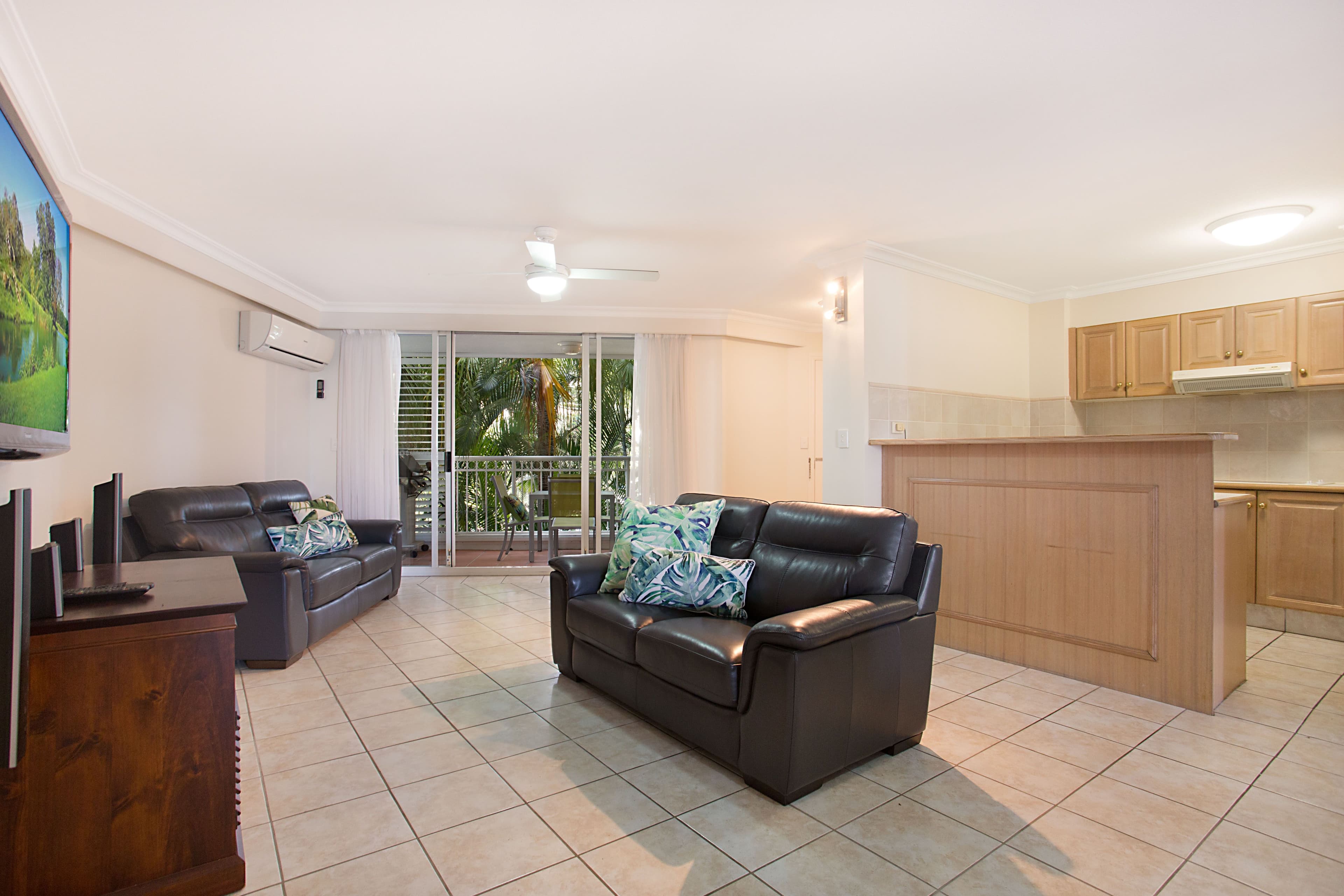 7 'La Grande' 122-130 Old Burleigh Road, Broadbeach QLD 4218, Broadbeach - Thumbnail 3