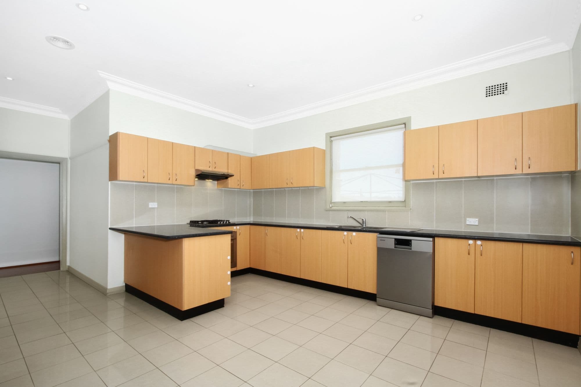 89 Addison Street, Goulburn - Thumbnail 3