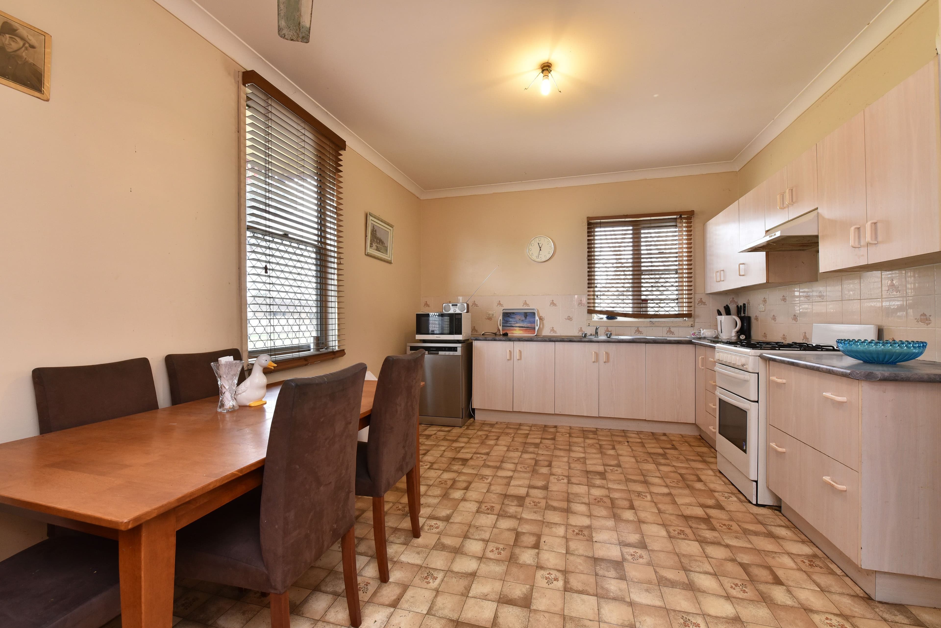 23 Hall Street, Weston - Thumbnail 2