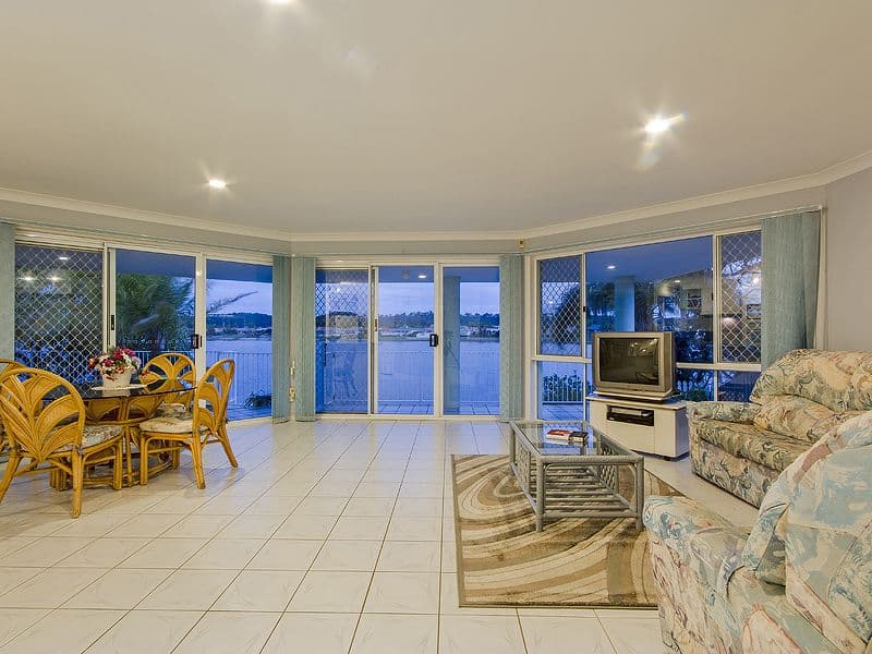54 Auk Avenue, BURLEIGH WATERS QLD 4220, Burleigh Waters - Thumbnail 5