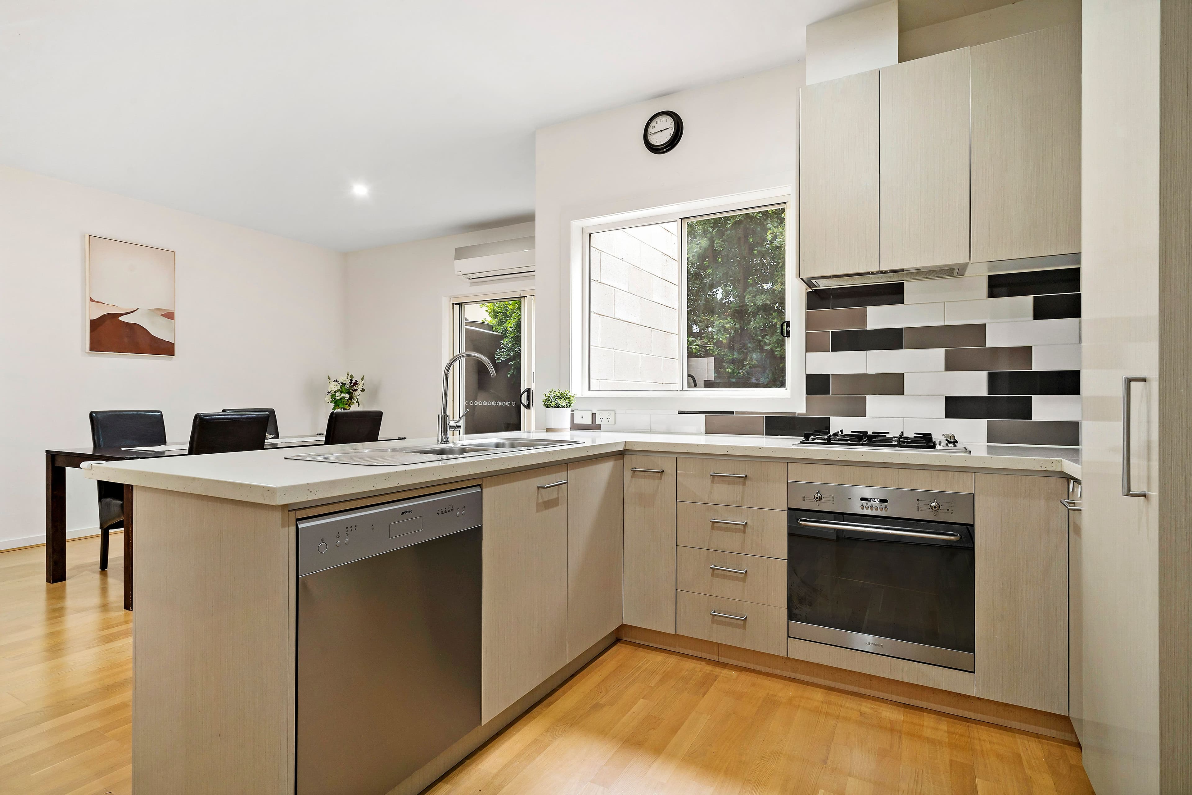 4 Euroka Street, Chadstone VIC 3148, Chadstone - Thumbnail 4