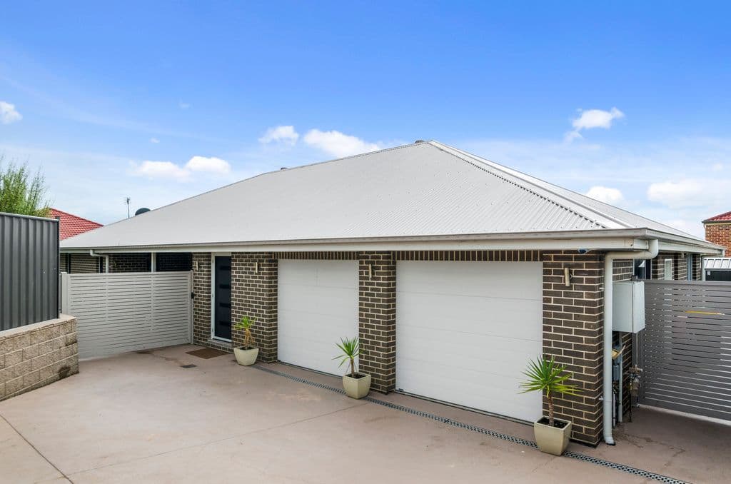 11 Spears Place, Horsley - Image 1