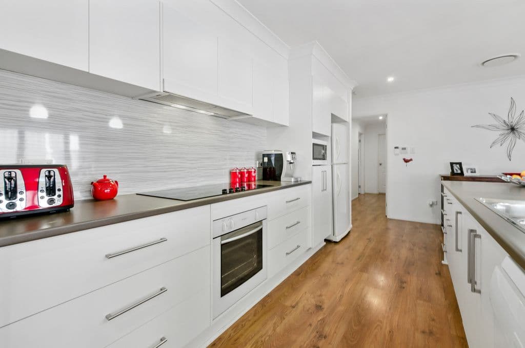 11 Spears Place, Horsley - Thumbnail 2