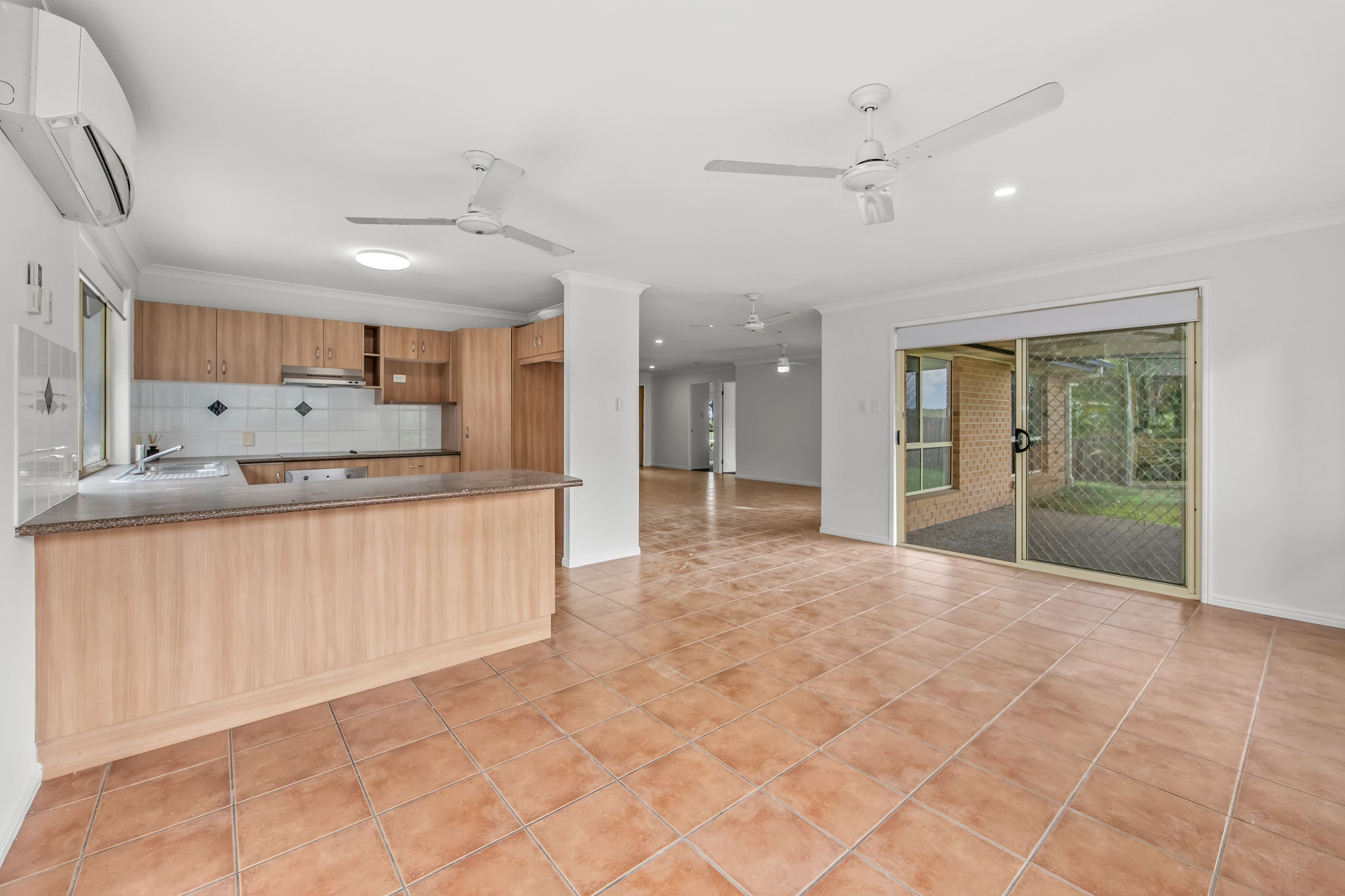 102 Santa Isobel Boulevard, Pacific Pines QLD 4211, Pacific Pines - Thumbnail 5