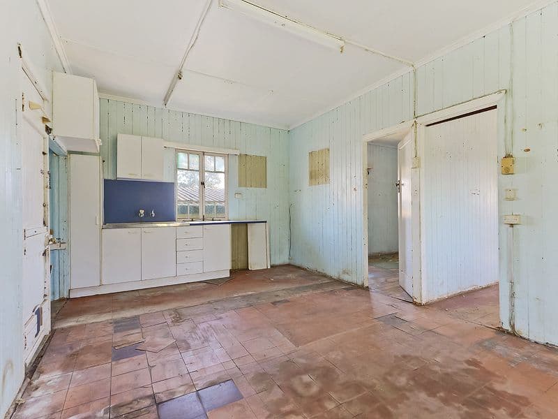 21 Wyllie Street, REDCLIFFE QLD 4020, Redcliffe - Thumbnail 6