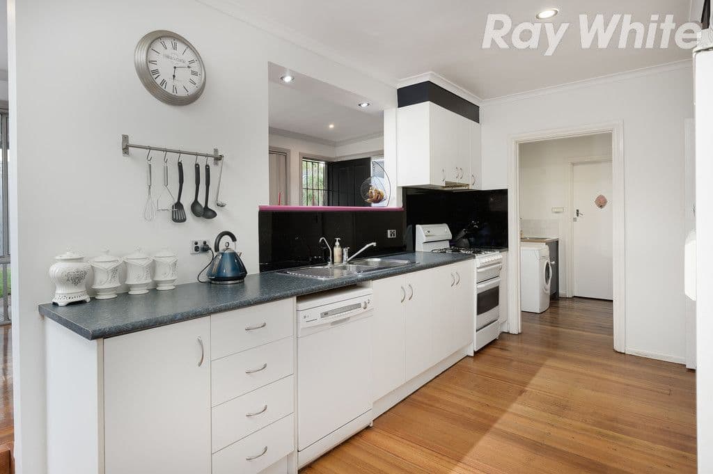 8 Busst Drive, Watsonia North VIC 3087, Watsonia North - Thumbnail 3