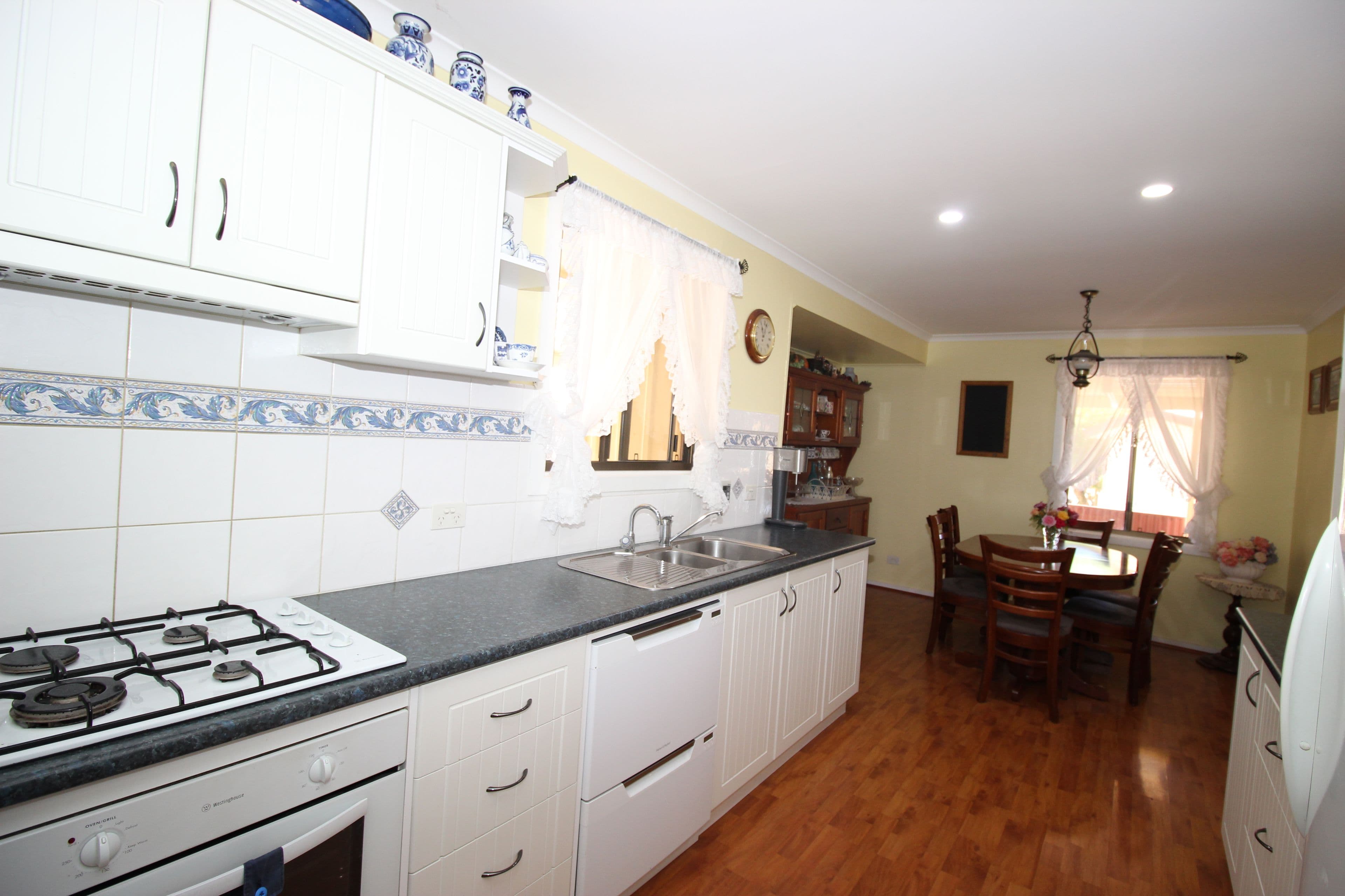 4 Kent Crescent, Waikerie SA 5330, Waikerie - Thumbnail 3