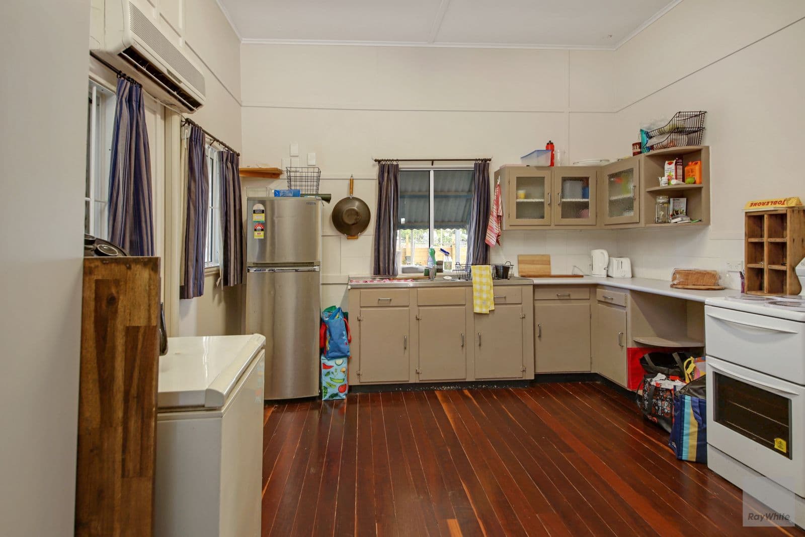 9 Nelson Street, Emu Park QLD 4710, Emu Park - Thumbnail 4
