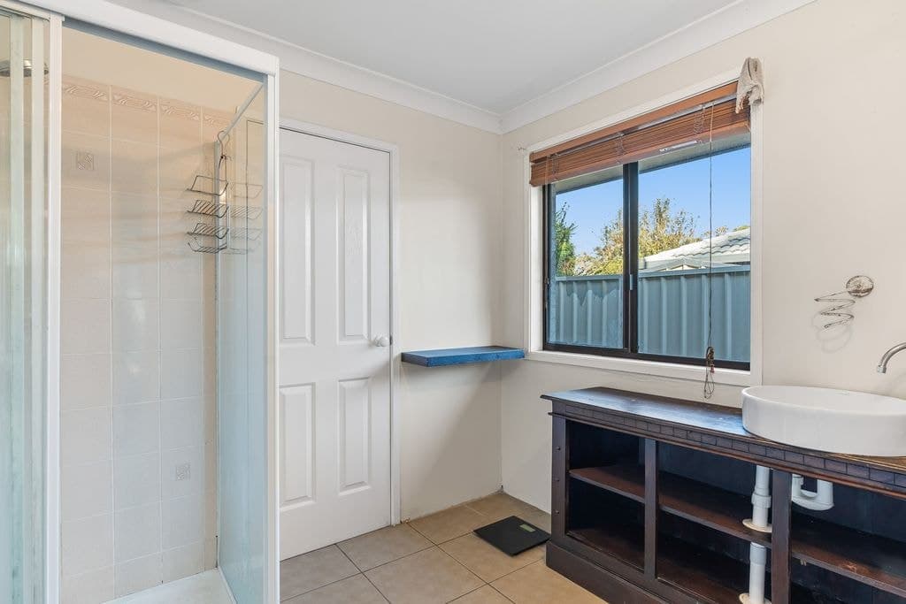6 Bottlebrush Drive, Glenning Valley - Thumbnail 6