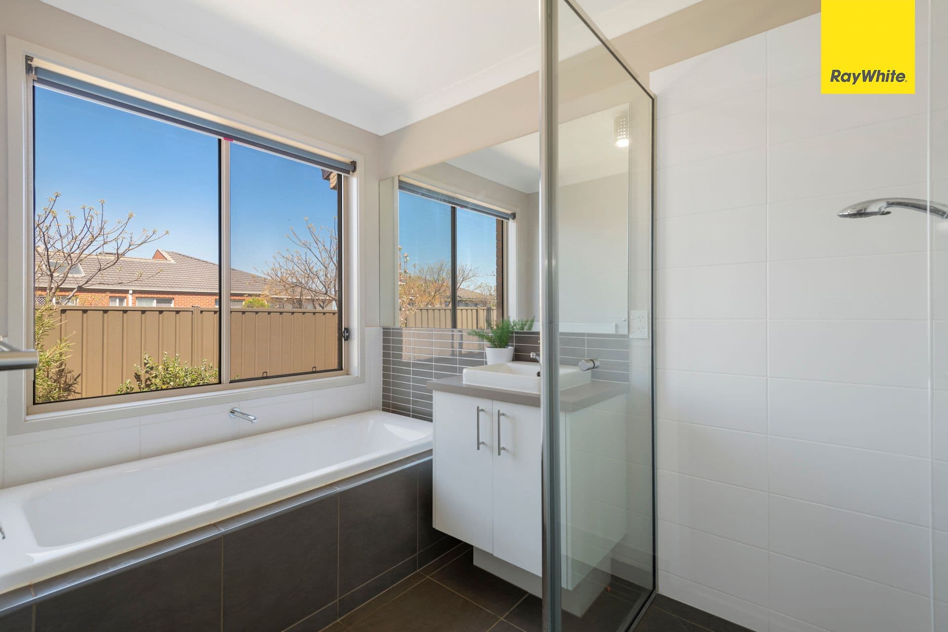 18 Diamond Parade, COBBLEBANK VIC 3338, Cobblebank - Thumbnail 6