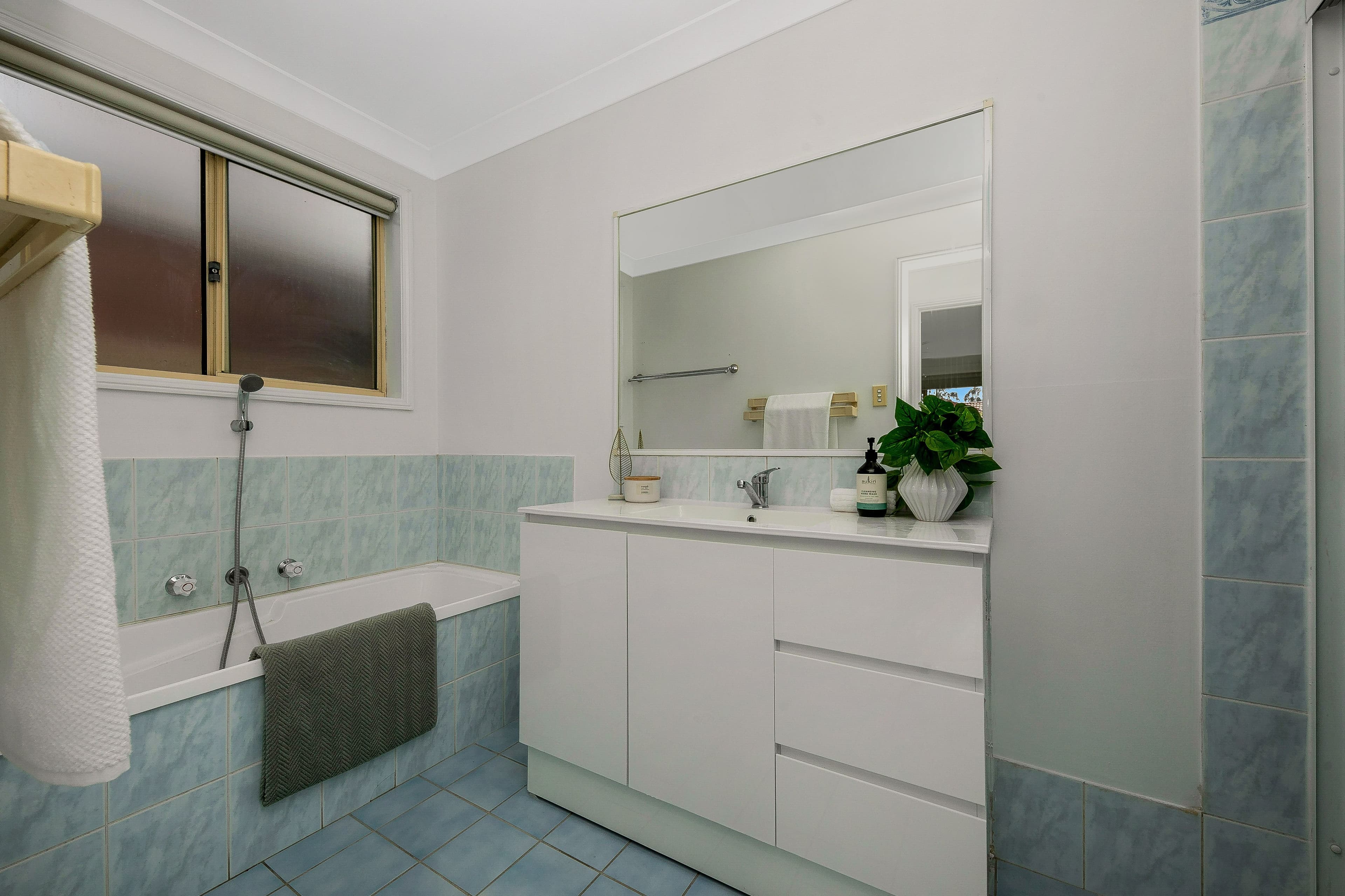 16 Guyra Road, Hinchinbrook NSW 2168, Hinchinbrook - Thumbnail 7