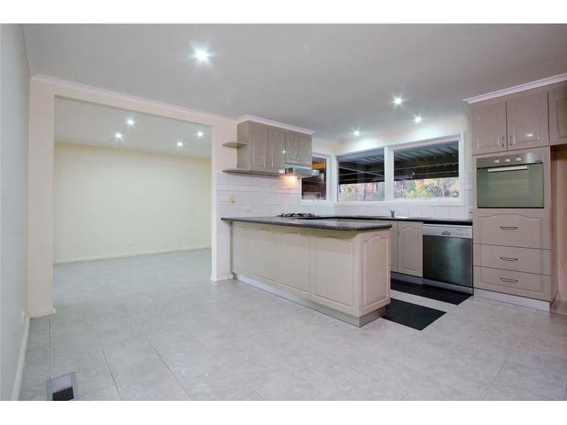 93 Cabernet Crescent, BUNDOORA VIC 3083, Bundoora - Thumbnail 2