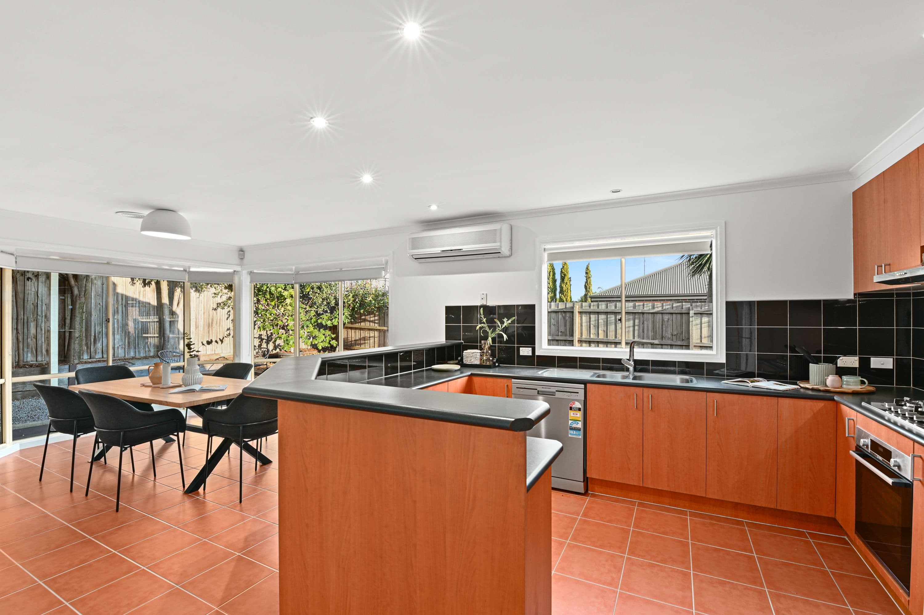 12 Rainer Road, South Morang VIC 3752, South Morang - Thumbnail 2