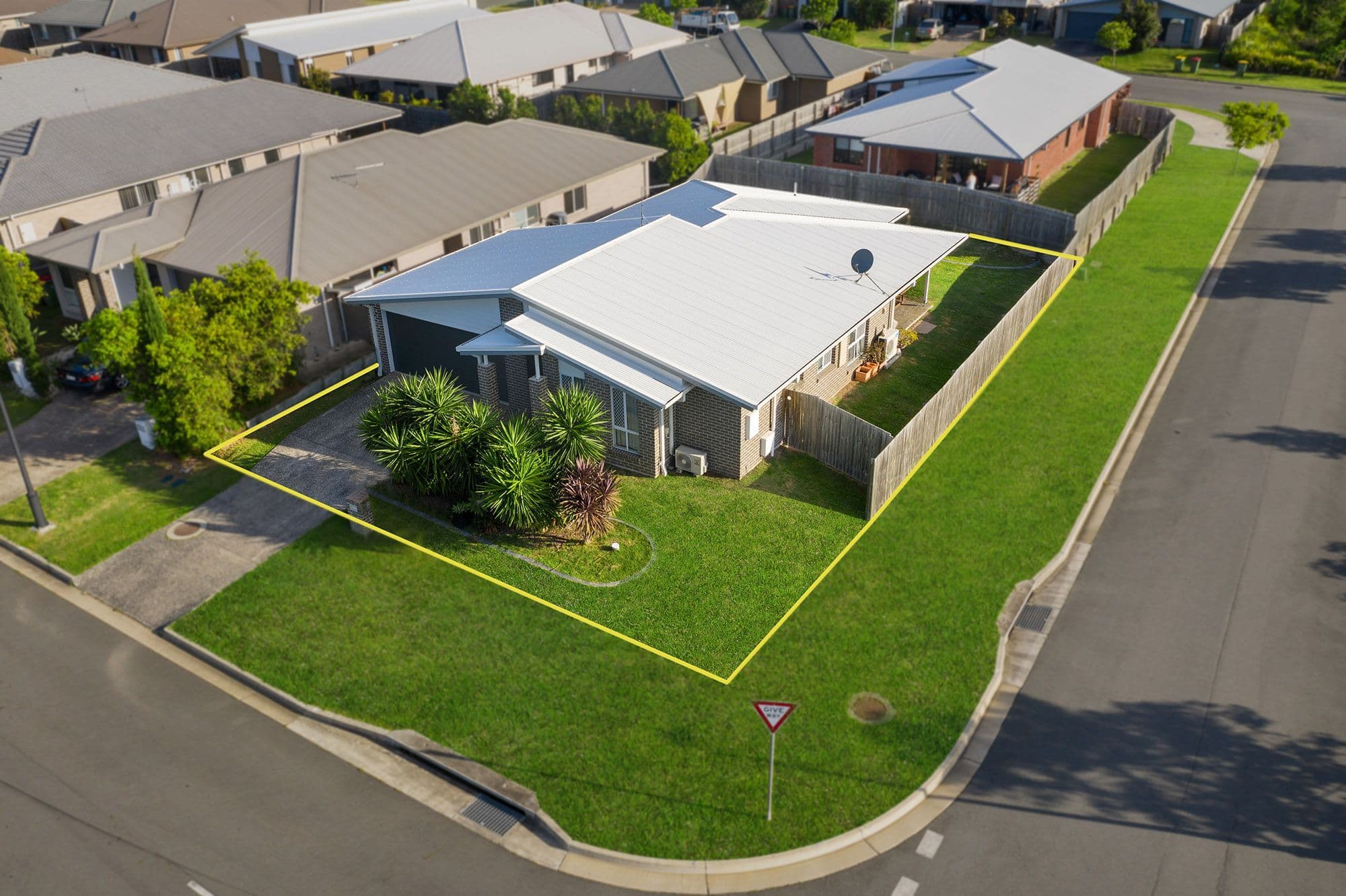 55 Milbrook Crescent, Pimpama QLD 4209, Pimpama - Thumbnail 2