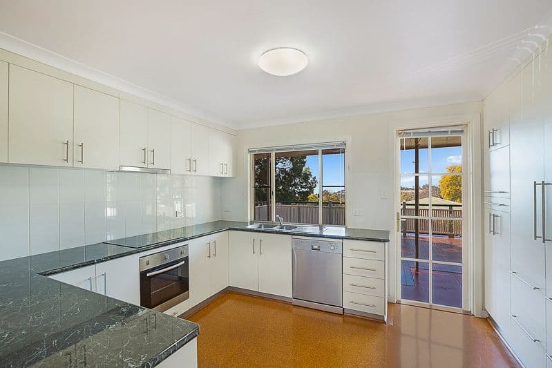 16 Ferguson Street, Mount Lofty QLD 4350, Mount Lofty - Thumbnail 4