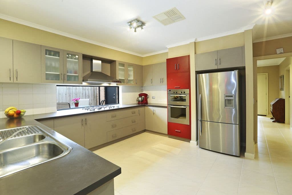 36 Oakwood Crescent, Waurn Ponds VIC 3216, Waurn Ponds - Thumbnail 2