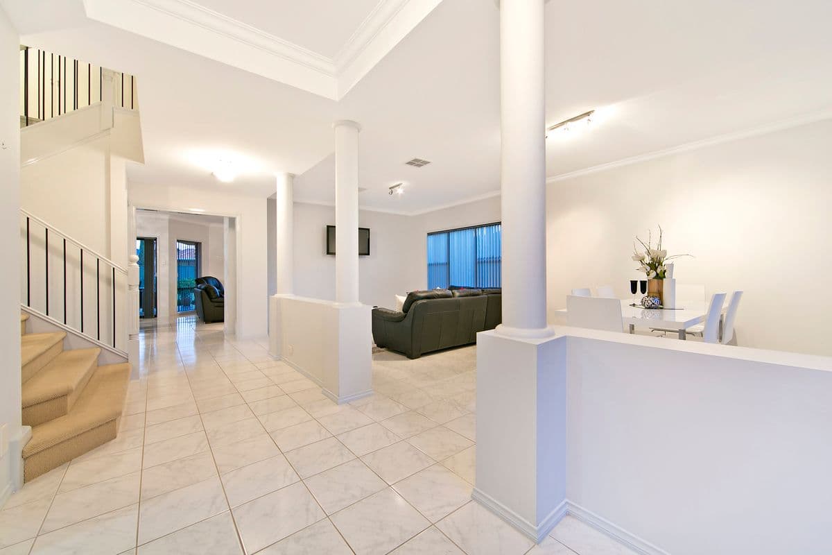 6 Blue Wren Circuit, MAWSON LAKES SA 5095, Mawson Lakes - Thumbnail 2