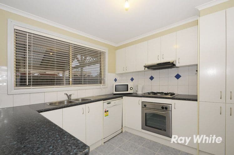 13 Glenaire Crescent, CRANBOURNE WEST VIC 3977, Cranbourne West - Thumbnail 3