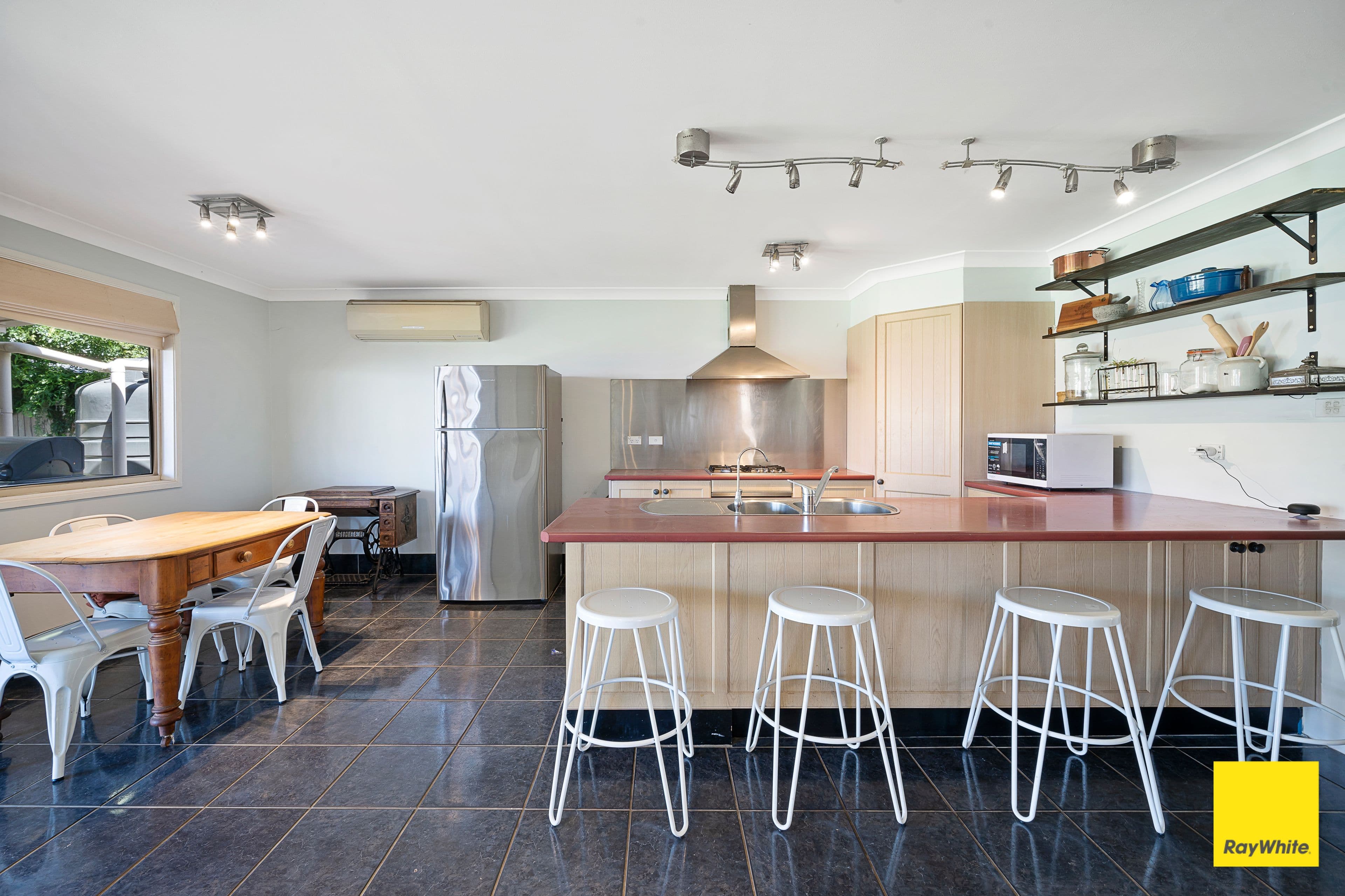 10 Birriley Street, Bomaderry - Thumbnail 3