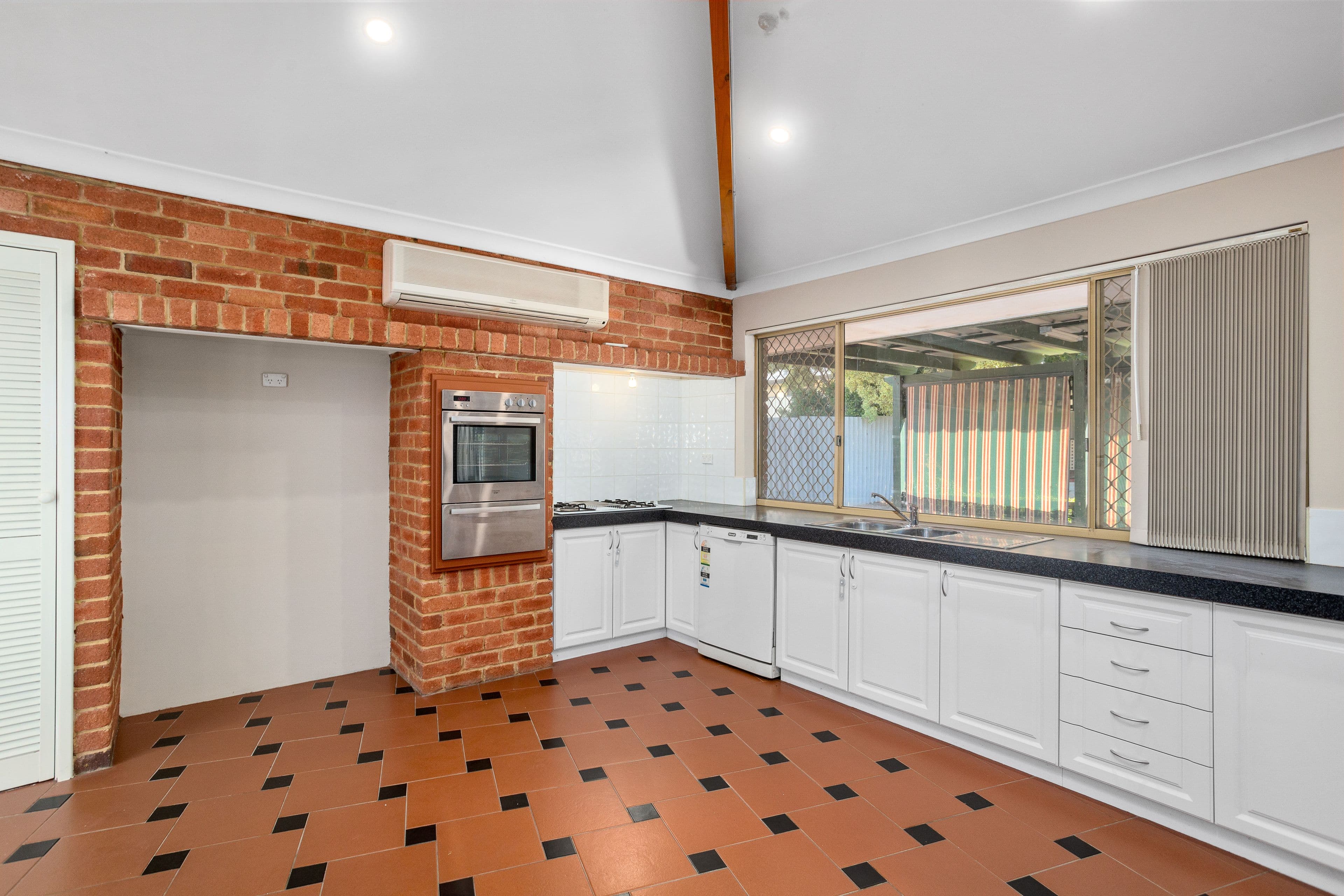 67 Maguire Avenue, Beechboro WA 6063, Beechboro - Thumbnail 5