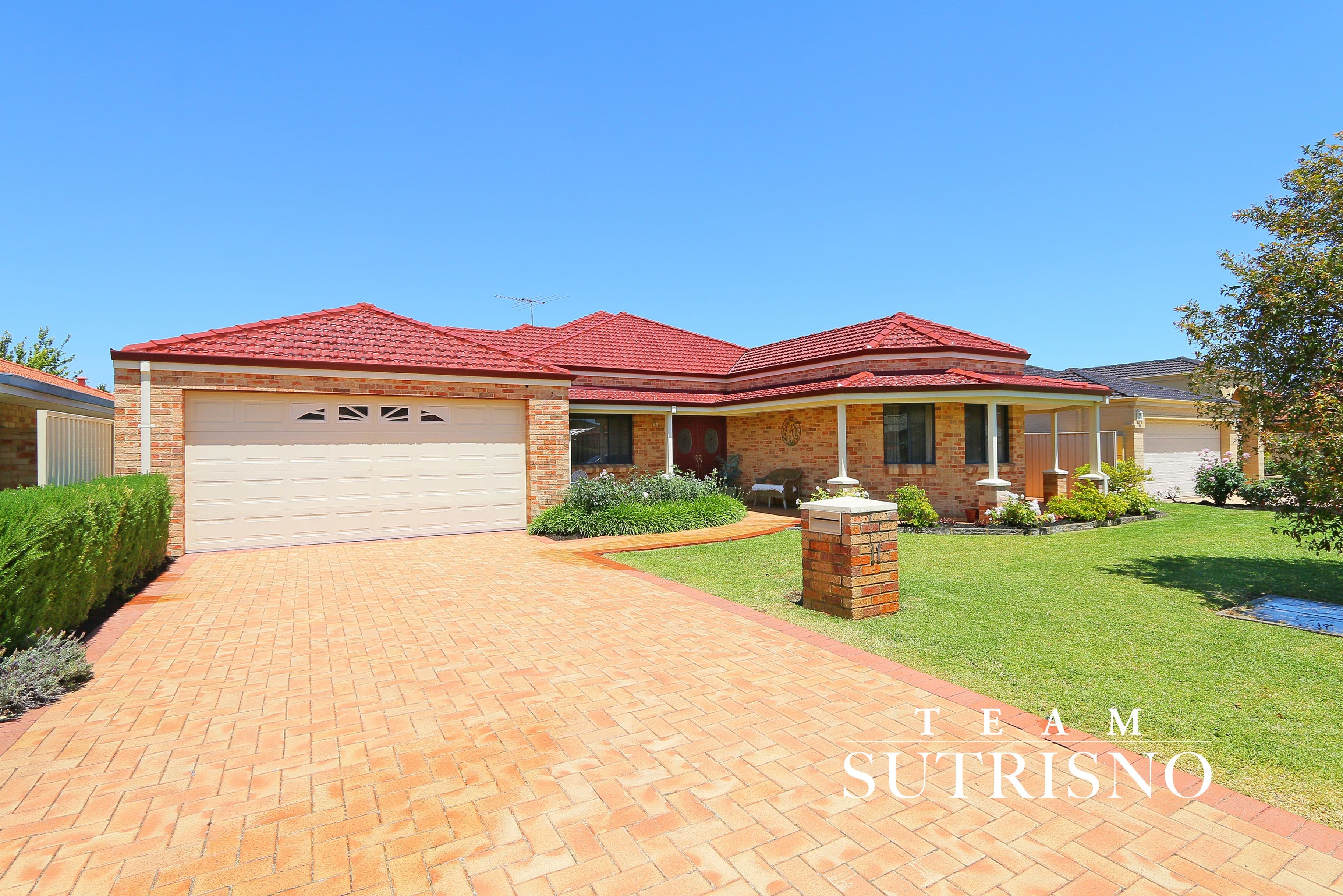 11 Inveraray Close, Canning Vale WA 6155, Canning Vale - Thumbnail 2