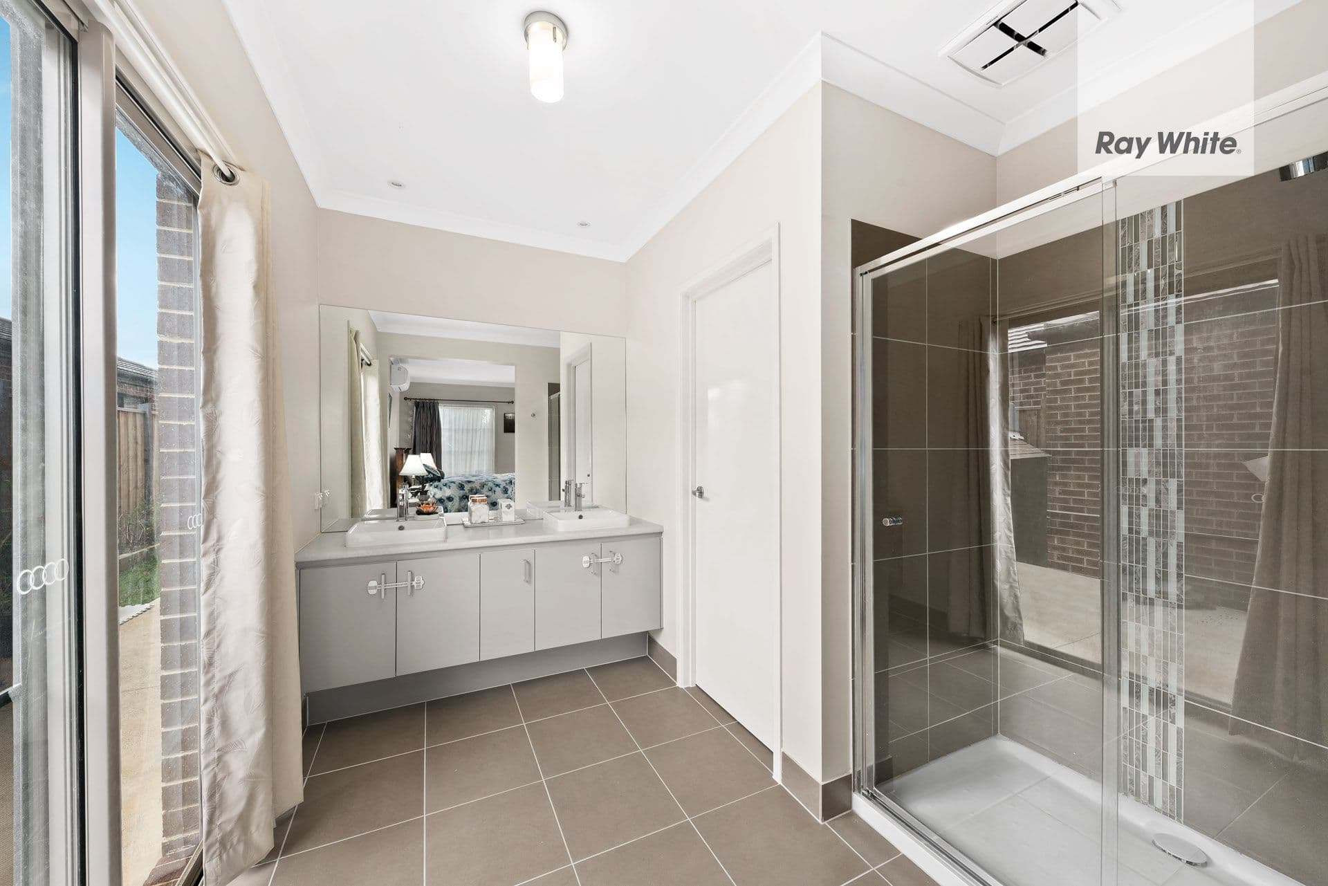 18 WOORAWA Drive, Doreen VIC 3754, Doreen - Thumbnail 4