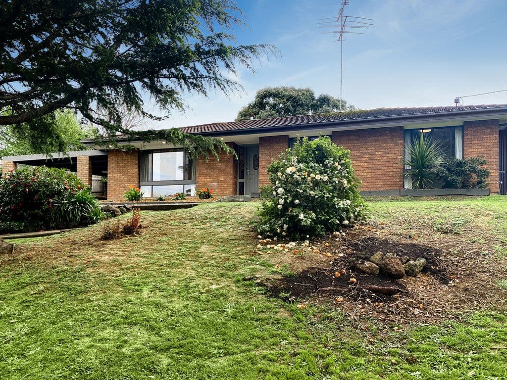 121 Duncan Drive, Pakenham VIC 3810, Pakenham - Thumbnail 2