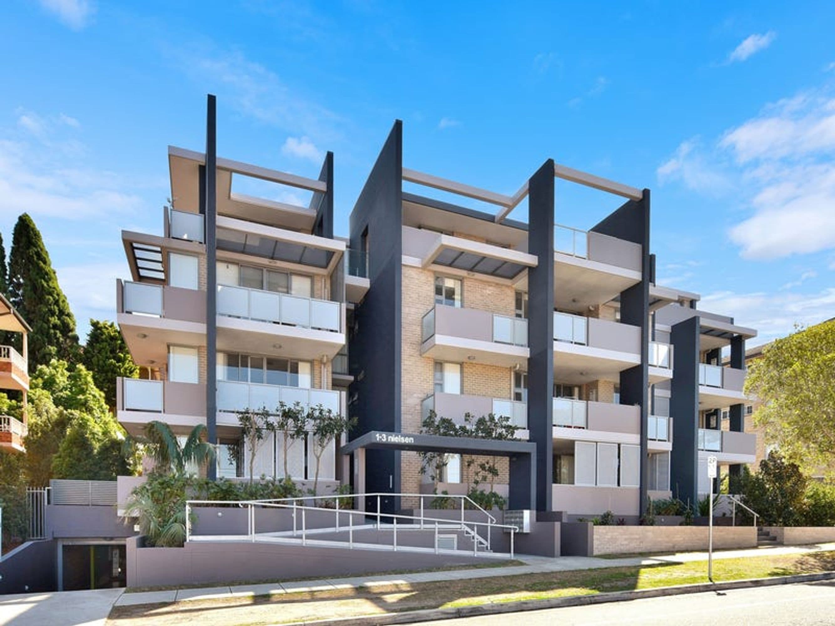6/1, Carlton - Image 1