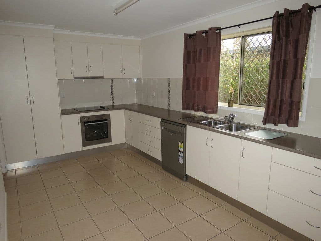 50 Braeside Road, Emerald QLD 4720, Emerald - Thumbnail 2