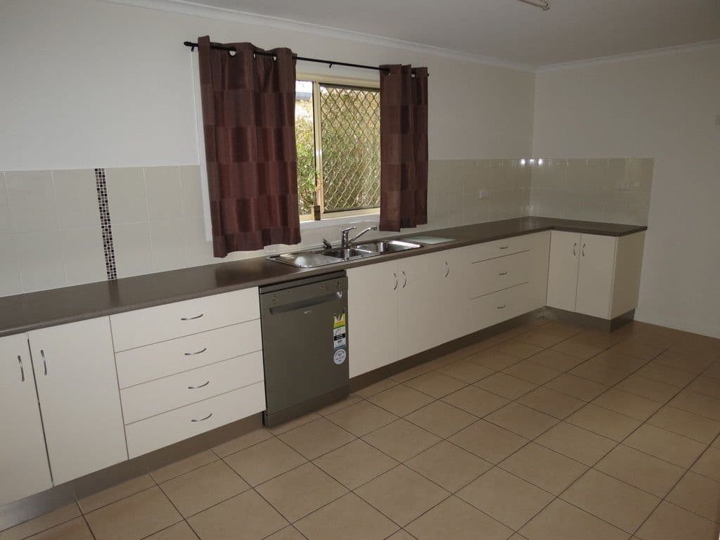 50 Braeside Road, Emerald QLD 4720, Emerald - Thumbnail 3